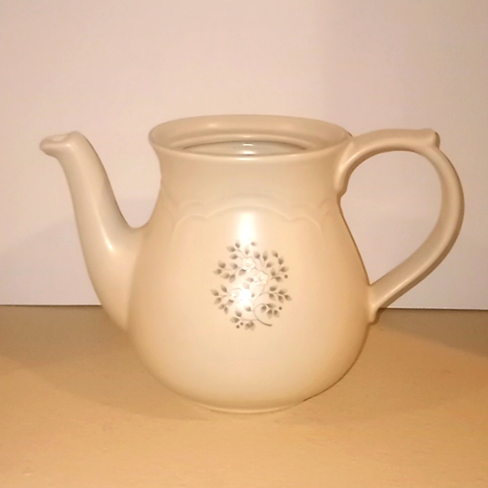 VTG- Pfaltzgraff Silver Heirloom 48 oz Beverage Server